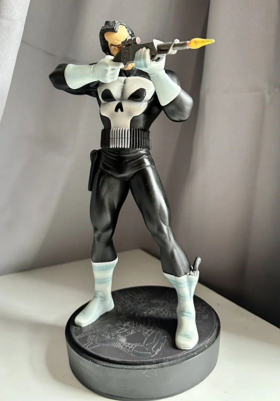 The Punisher FIRST APPEARANCE Edition (ASM 129) Sculpted Ray Villafane 1643/1750