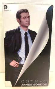 DC Collectibles Gotham JAMES GORDON  Statue NIB      *