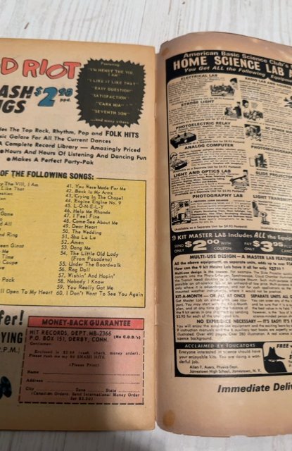 The Avengers #25 (1966)Enter Dr doom- heavy foxing/Browning top inch spine split