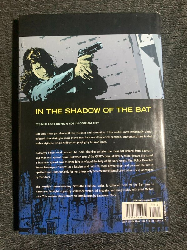 2008 GOTHAM CENTRAL Book One by Ed Brubaker HC/DJ VF+/VF 1st DC Comics