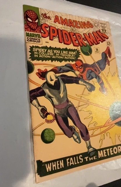 The Amazing Spider-Man #36 (1966)when falls theMeteor some foxxing