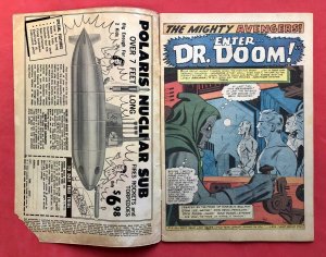 Avengers #25 (1966) 1st Battle of Avengers vs Doctor Doom 