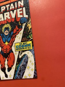 CAPTAIN MARVEL #29 (Marvel Comics) - Jim Starlin, Early Thanos appearance!