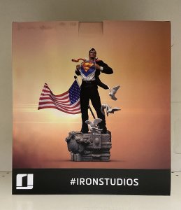 DC Iron Studios Clark Kent Statue