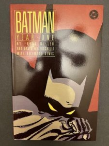 Batman: Year One: The Deluxe Edition (2017)