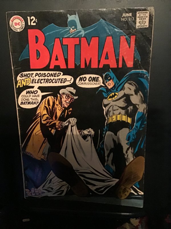 Batman #212 (1969)  Mid-grade black cover Commissioner Gordon cover! VG/FN