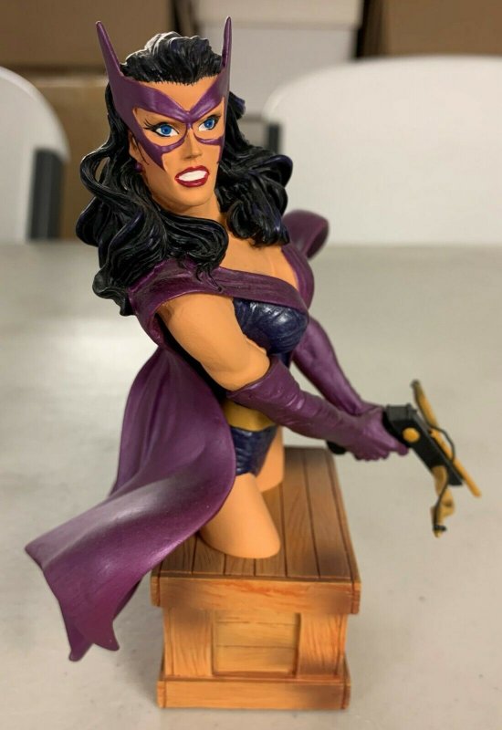 Huntress Bust Statue Series 2 New Sealed Women of the DC Universe Amricons . 