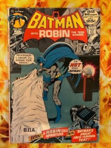 Batman #240 (1972) - VF-