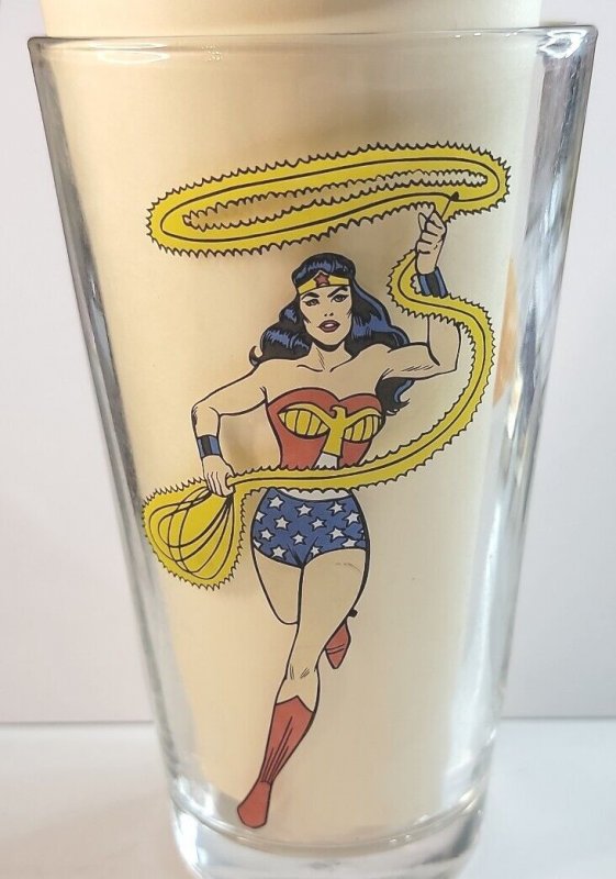 DC Comics Wonder Woman Glitter Tumbler With Straw