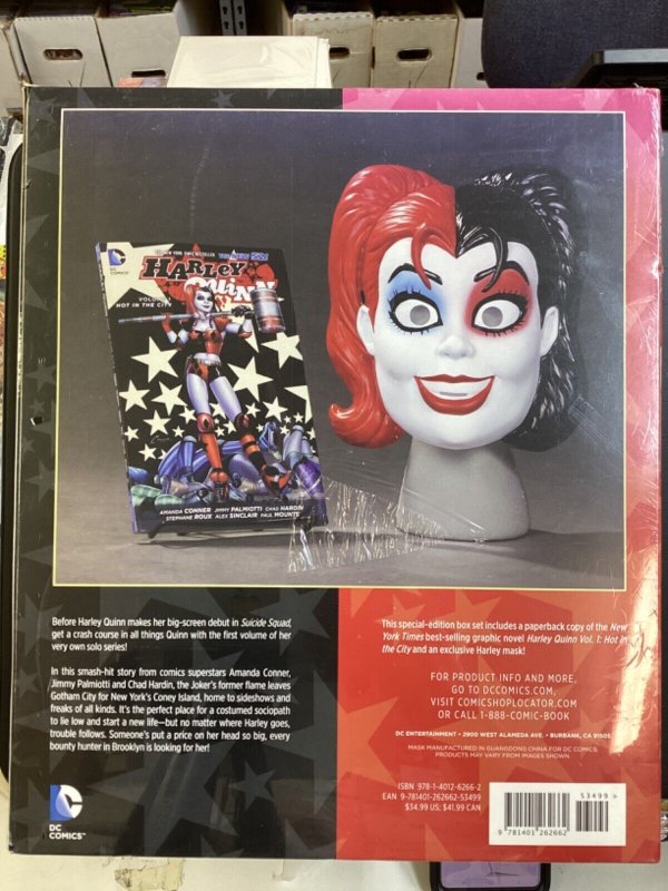 Harley Quinn Book & Mask Set Vol 1 Hot in the City Amanda Conner