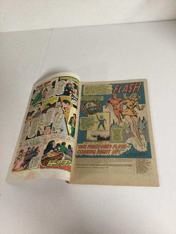 Flash 250 Vg+ Very Good+ 4.5 First Appearance Of Golden Glider DC Comics