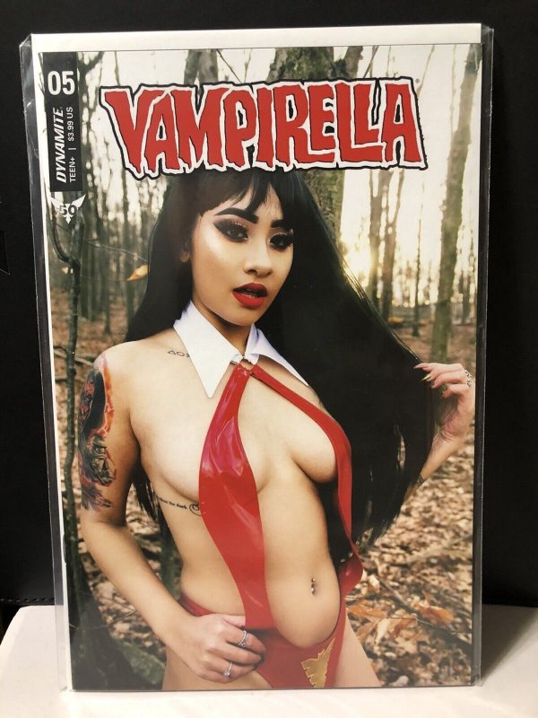 VAMPIRELLA #5 COVER E COSPLAY VARIANT DYNAMITE 2019