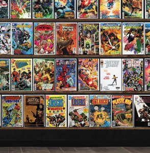 Huge Lot 140+ Comics with The Flash, Justice League & More!