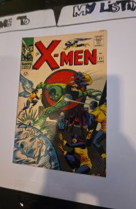 The X-Men #21 (1966)from whence come Dominus small cover chip/1/2 inch split