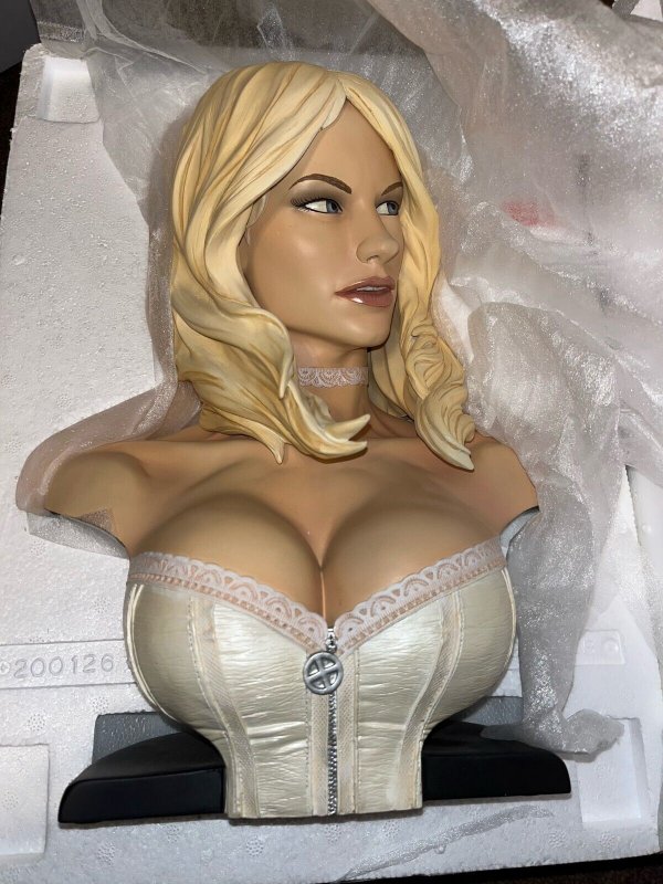 Figurine Sideshow Emma Frost - White Queen - Comiquette - 2006 - Résine - Collection