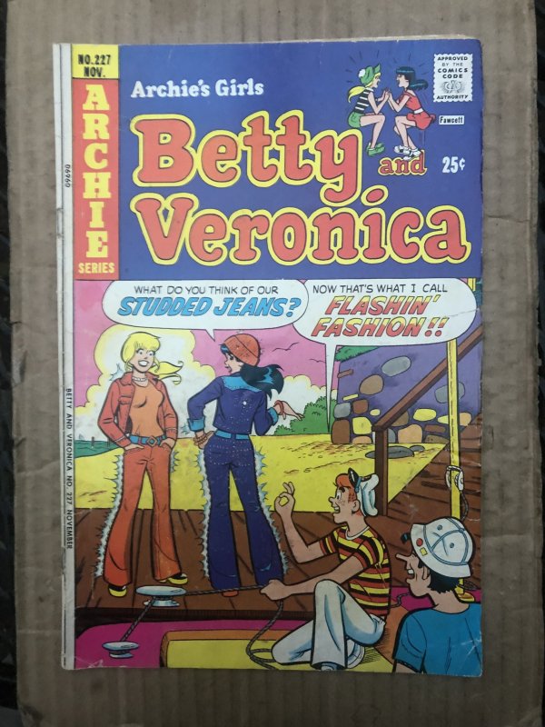 Archie's Girls Betty and Veronica #227 (1974)