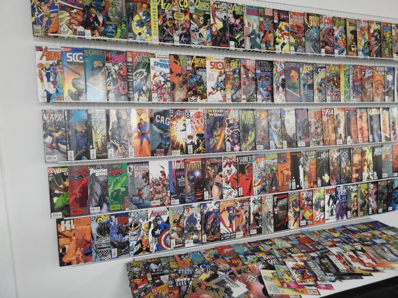 Huge Lot 200+ Comics W/ Batman, Thor, Avengers+ Avg Fine Condition!