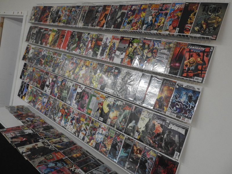 Huge Lot of 140+ Comics W/ Fantastic Four, Spider-Man, Hawkeye Avg. VF Condition