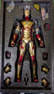 Hot Toys Sideshow Iron Man Mark XLII (2.0) 1/6 Scale Figure 913628 Pre-Owned