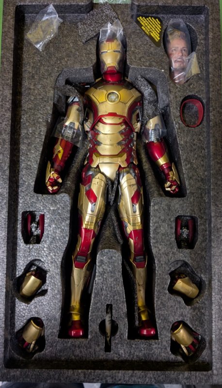 Hot Toys Sideshow Iron Man Mark XLII (2.0) 1/6 Scale Figure 913628 Pre-Owned