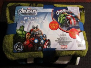 AVENGERS ASSEMBLE 62x90 Plush Blanket NWT Marvel Thor Hulk Iron Man Cap
