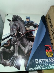 DC Collectibles Direct, Batman Dark Knight Returns Call to Arms Full Size Statue