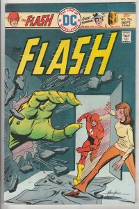Flash, The #236 (Sep-75) NM- High-Grade Flash