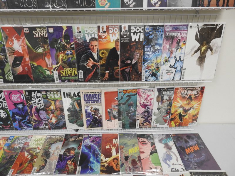 Huge Lot 140+ Comics W/ Captain Marvel, Moon Knight, Ms. Marvel, +More! Avg VF-