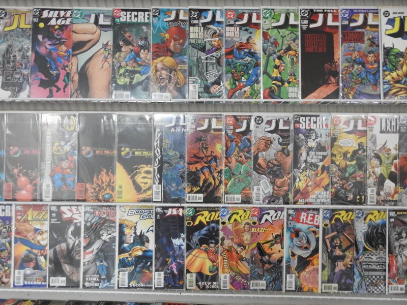 Huge Lot 140+ Comics W/ JLA, Batman, Robin, Avengers+ Avg VF- Condition!