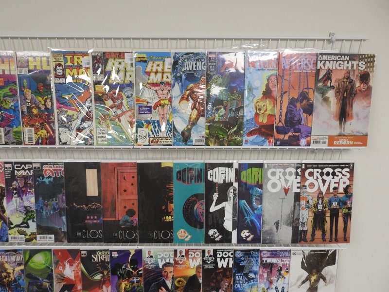 Huge Lot 140+ Comics W/ Captain Marvel, Moon Knight, Ms. Marvel, +More! Avg VF-