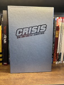 Crisis On Infinite Earths Collected Slipcase HC