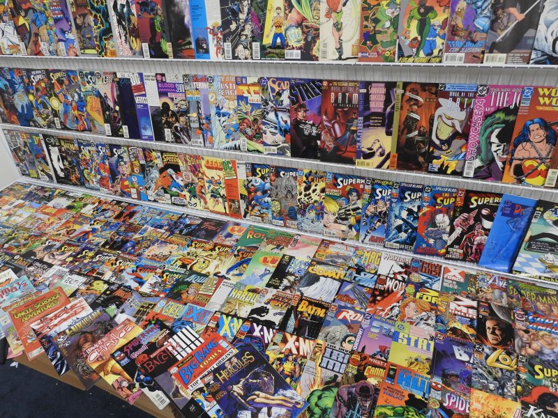 Huge Lot 190+ Comics W/ Superman, Batman, X-Men, +More! Avg FN Condition!