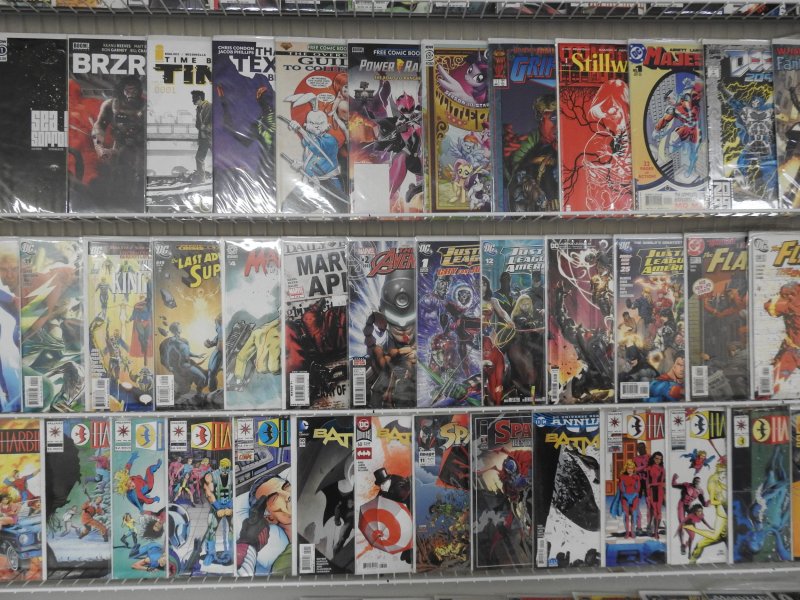 Huge Lot 150+ Comics W/ Batman, Superman, Avengers, +More! Avg VF Condition!