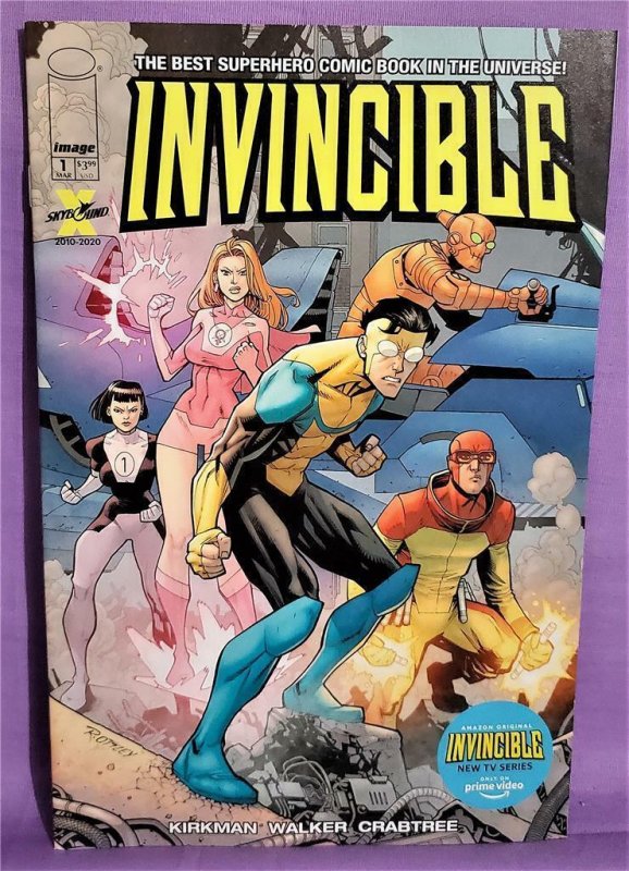 Invincible (Book 7): Three's Company: 9781582406565: Kirkman, Robert,  Ottley, Ryan, Crabtree, Bill: Books 