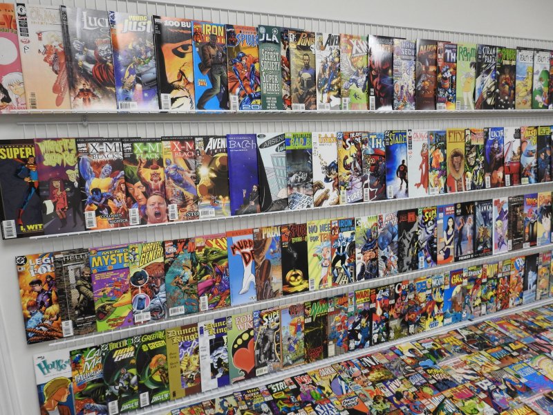 Huge Lot 190+ Comics W/ X-Men, Wolverine, Silver Surfer, +More! Avg FN/VF Cond!
