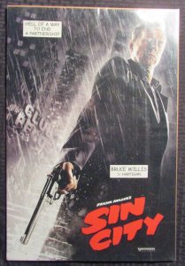 2005 Frank Miller SIN CITY Bruce Willis is Hartigan 13.5x20 Movie Poster VF 8.0