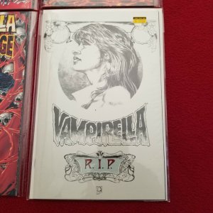 Lot 4 Comics - Vampirella R.I.P - Vampirella Vs Hemorrhage 1,2,3 (Havasu Surplus