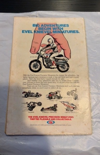 Ms. Marvel #1 (1977)original ongoing app of miss marvel foxxing/spotting