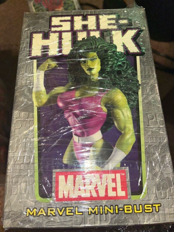 Bowen Designs She Hulk (Classic) Mini Bust, Limited to 3000