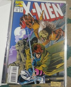 X MEN # 33  1994, Marvel DISNEY   GAMBIT VS SABERTOOTH  +ROGUE