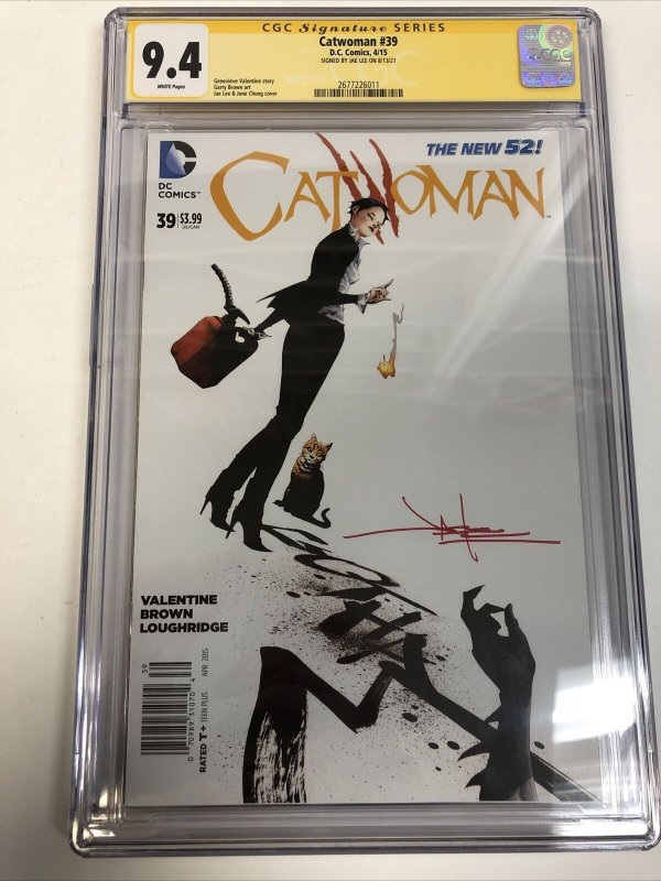 Catwoman (2015) #39 (CGC 9.4 WP SS) Signed By Jae Lee | Newsstand Rare