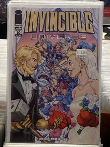 Invincible Universe #10 (2014)