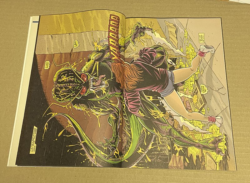 Shadowhawk #3 ( 9.2 NM- ) Glow in Dark Variant Cover /  December 1992