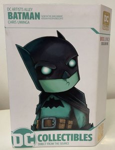 DC Collectibles DC Artists Alley: Batman By Chris Uminga Statue Glow In The Dark