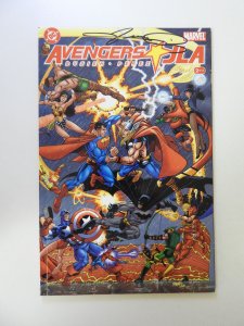 JLA/Avengers #2 (2003) signed by George Perez no cert VF/NM condition