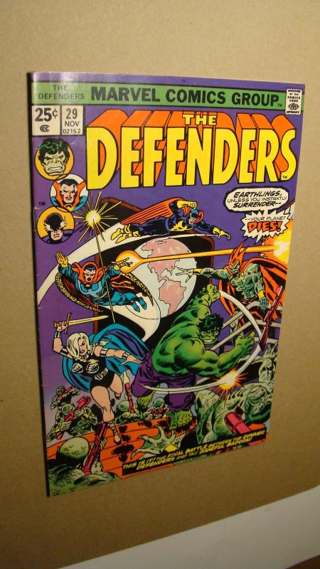 DEFENDERS 29 *NICE COPY* VS BADOON STARHAWK JOINS GAURDIANS OF THE GALAXY