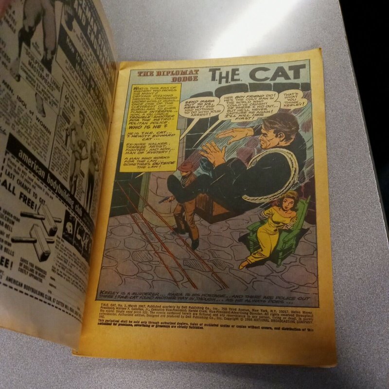 THE CAT TV SHOW COMIC  NO. 1 MARCH 1967 DELL T.H.E CAT Robert Loggia