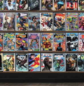 Huge Lot 140+ Comics with Nightwing, Titans, Aquaman, World& & More!