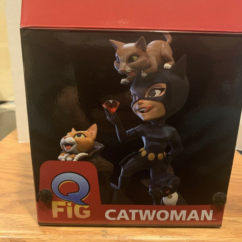 Quantum Mechanix Catwoman DC Q-Fig Elite Figure, Brand New