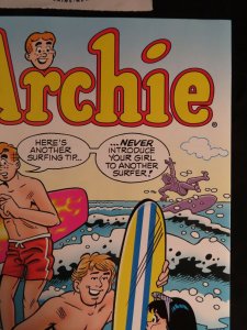 ARCHIE #559 VF/NM BEACH BIKINI cover STAN GOLBERG Archie Comics